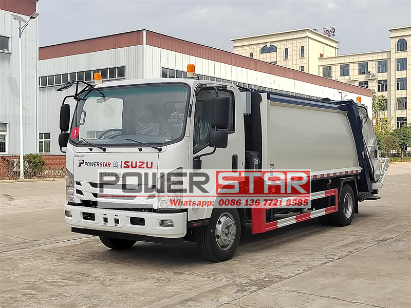 Isuzu 700P rear loader garbage truck