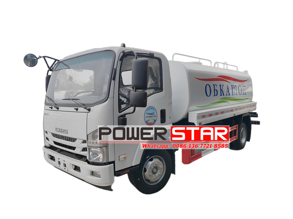 Isuzu 8000 liters water spray truck
