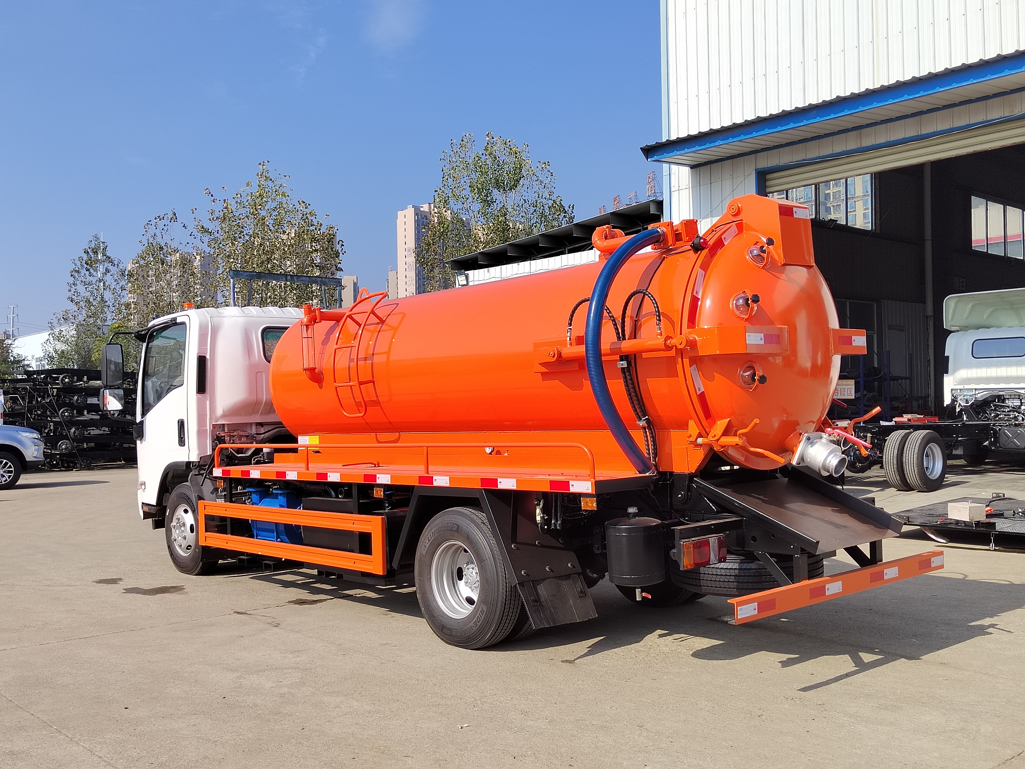 Isuzu made Septic Sewage Vacuum Trucks