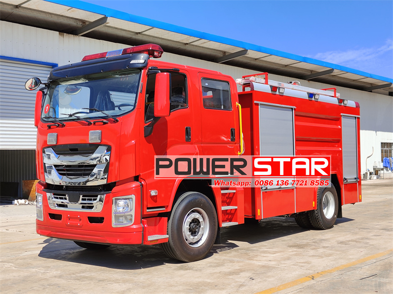 Isuzu foam water fire truck