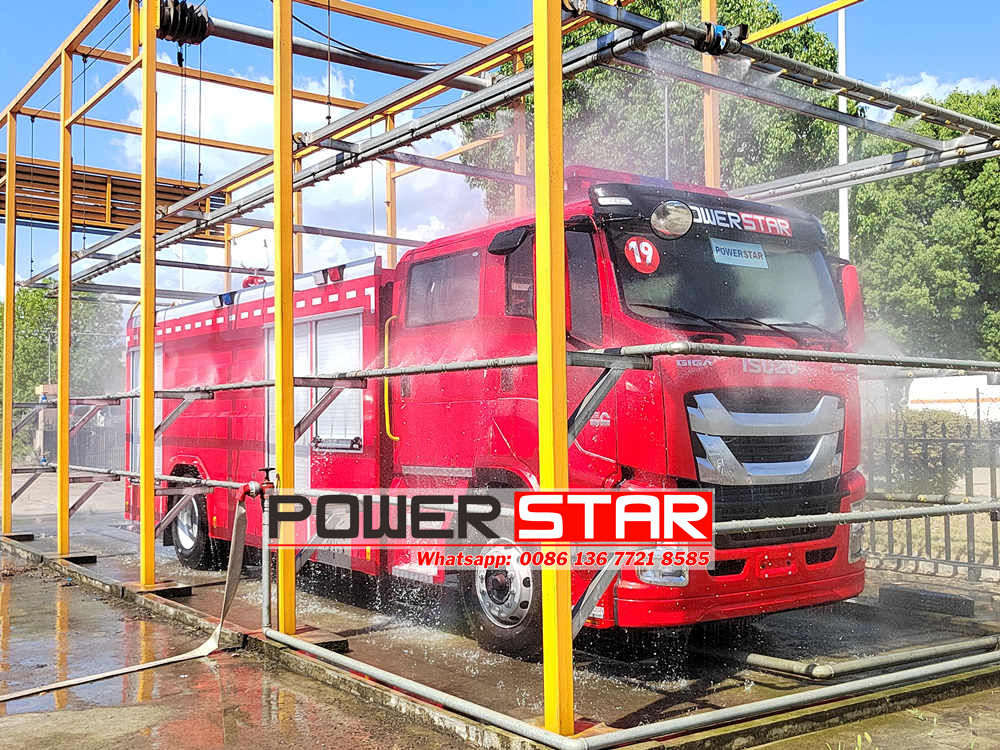 Isuzu dry powder fire truck