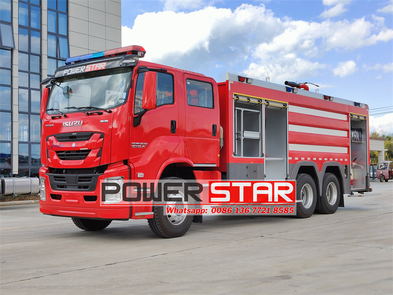 Isuzu GIGA water foam fire engine