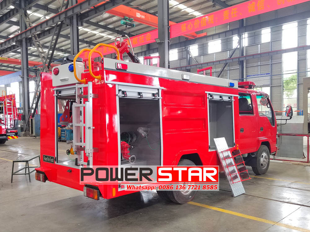 Isuzu foam powder fire truck