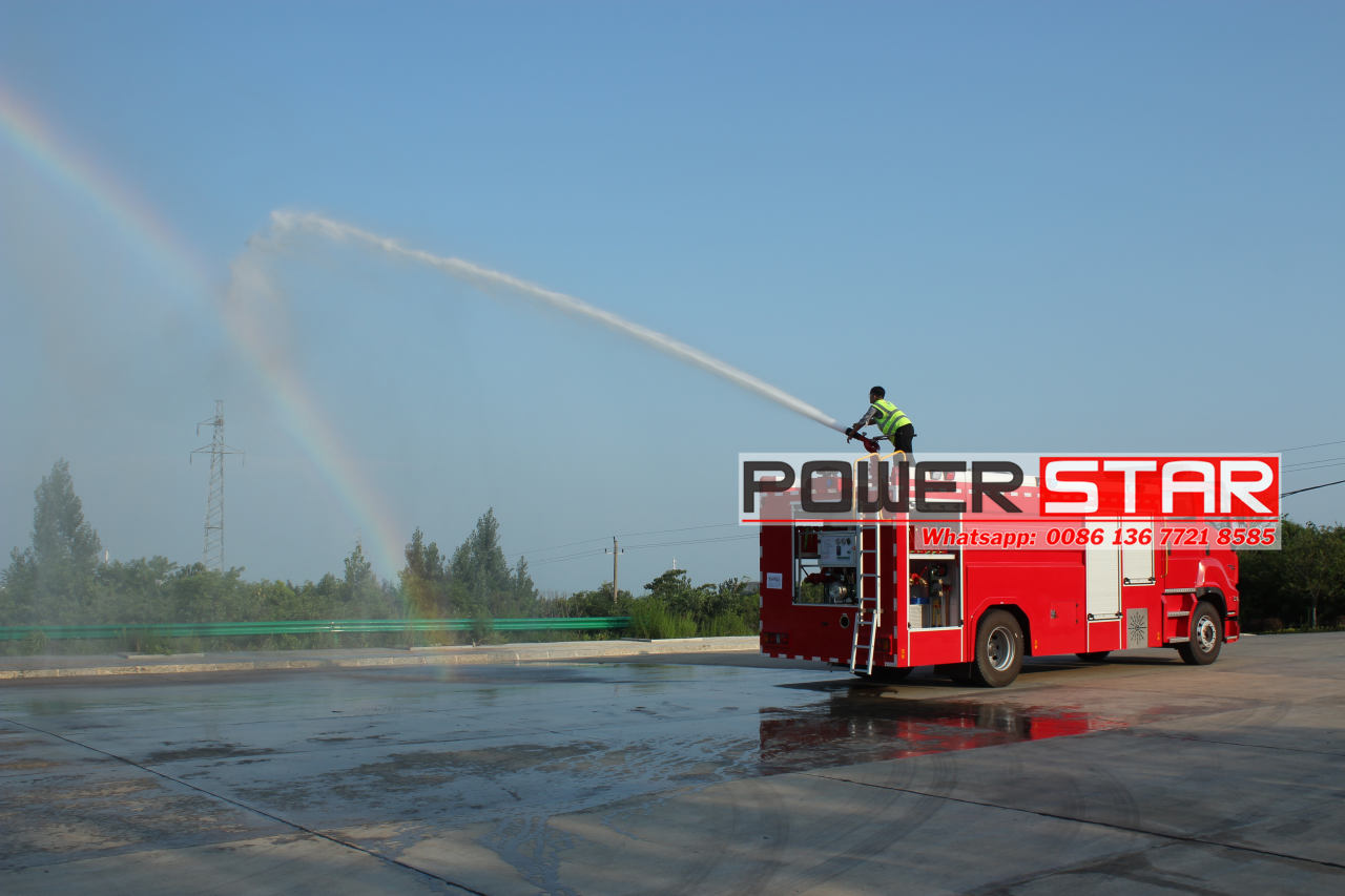 ISUZU GIGA Custom Fire Rescue Trucks Rain Test and Fire Monitor Test
