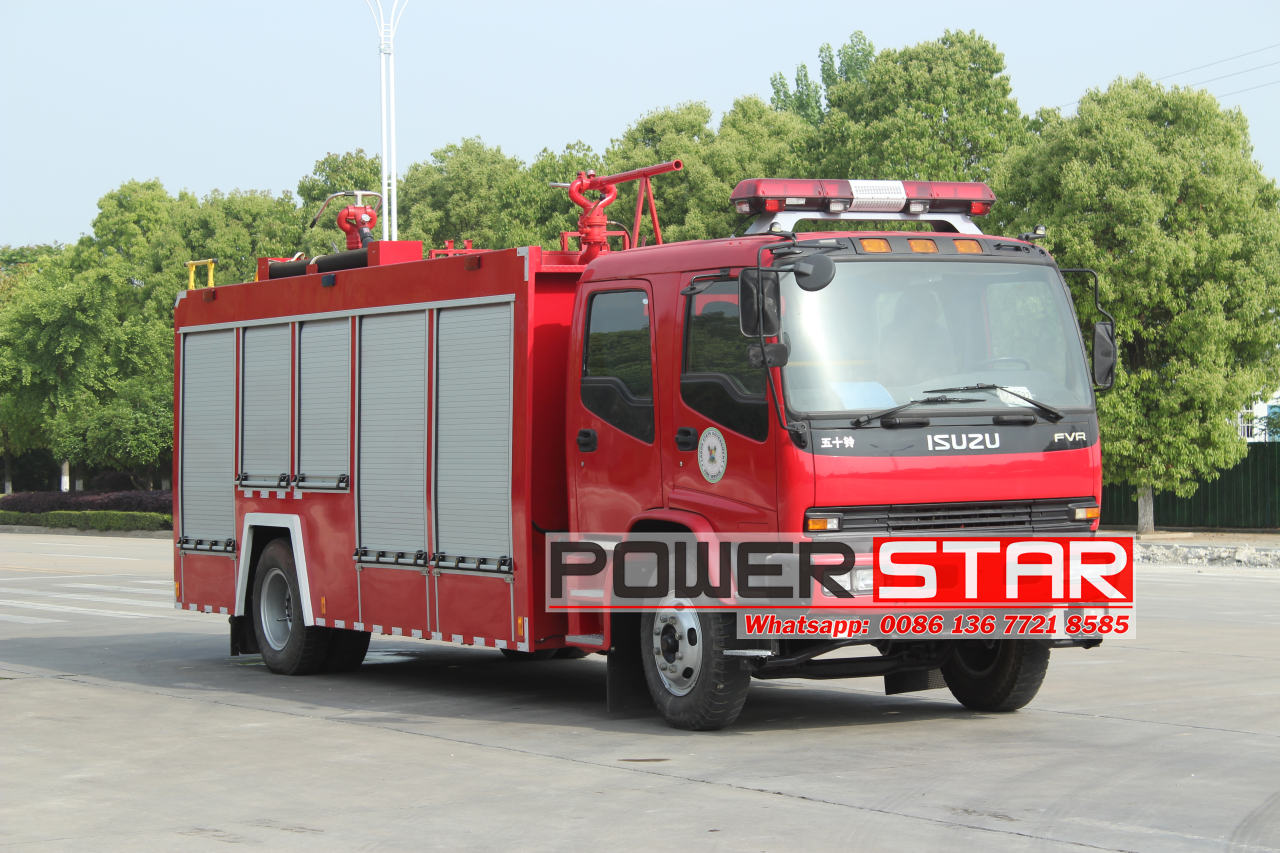 All new Isuzu FVR foam dry powder combined fire trucks delivery test
