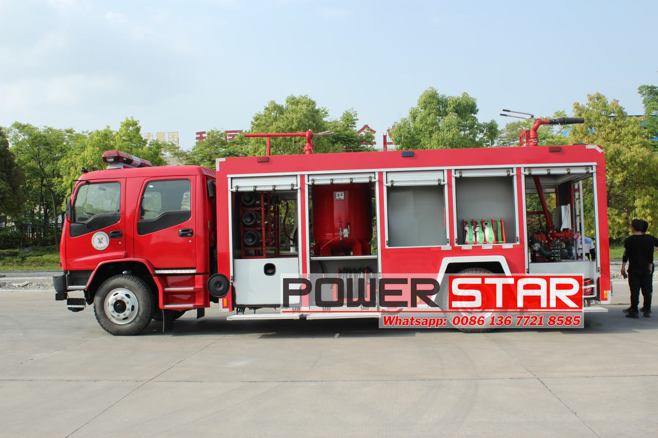 All new Isuzu FVR foam dry powder combined fire trucks delivery test