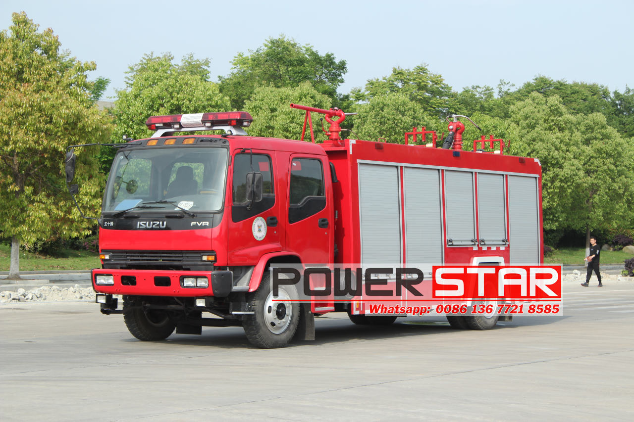All new Isuzu FVR foam dry powder combined fire trucks delivery test