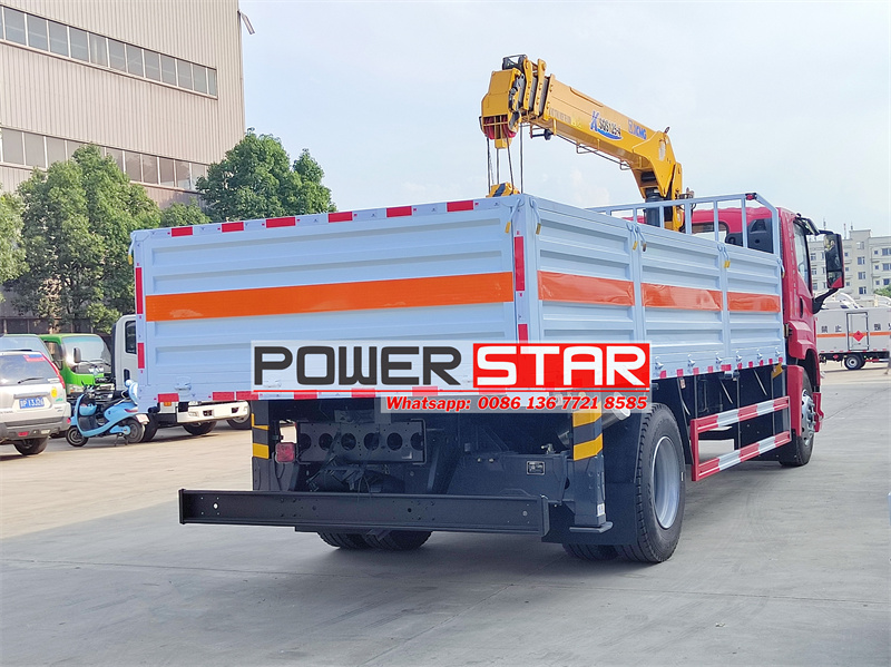 Isuzu GIGA crago truck with crane