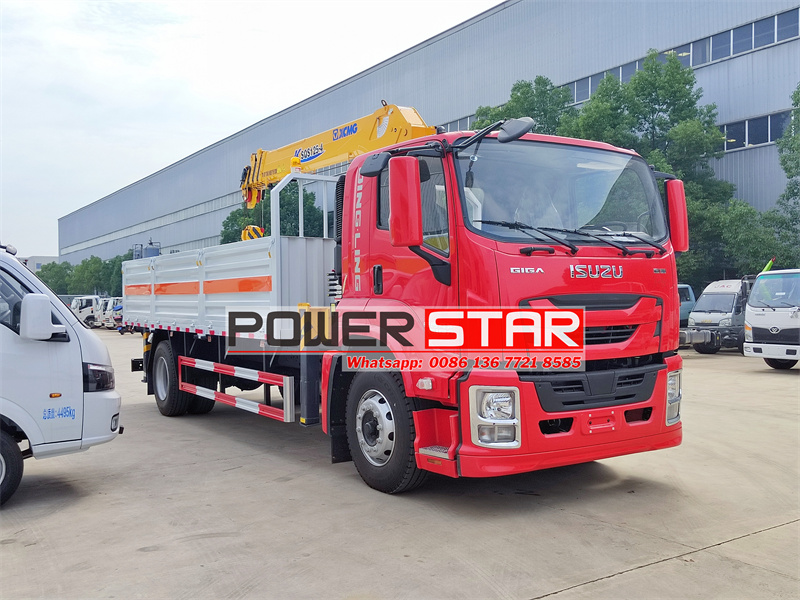 Isuzu GIGA crago truck with crane