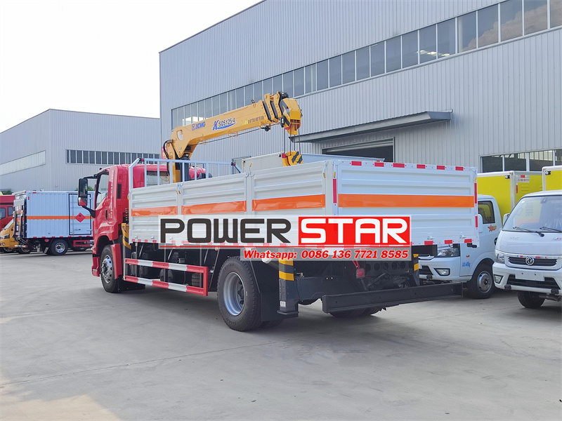 Isuzu GIGA crago truck with crane