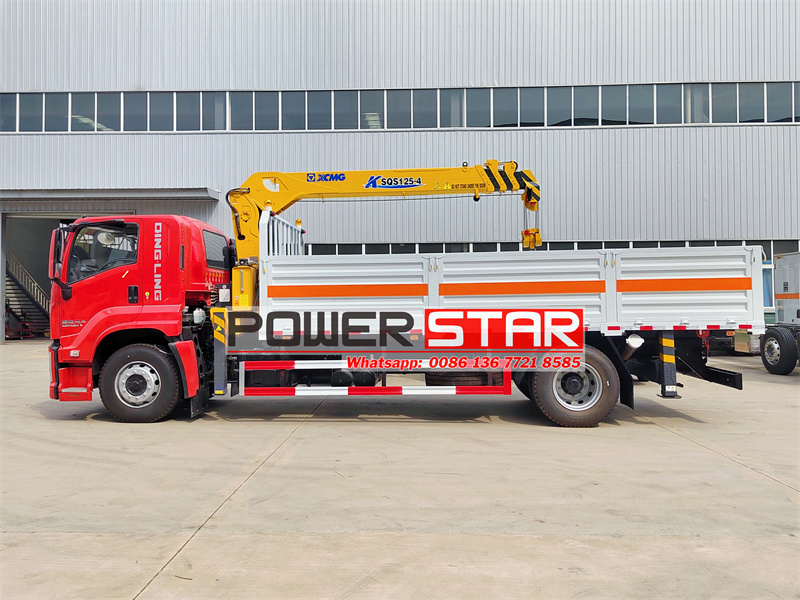 Isuzu GIGA crago truck with crane