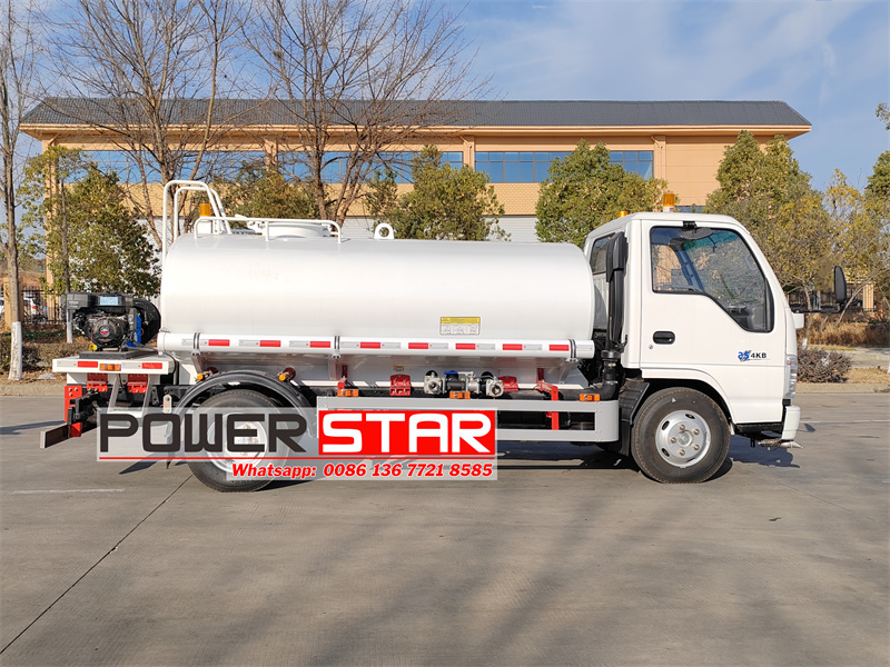 Isuzu 4x2 5000 liters water spraying truck