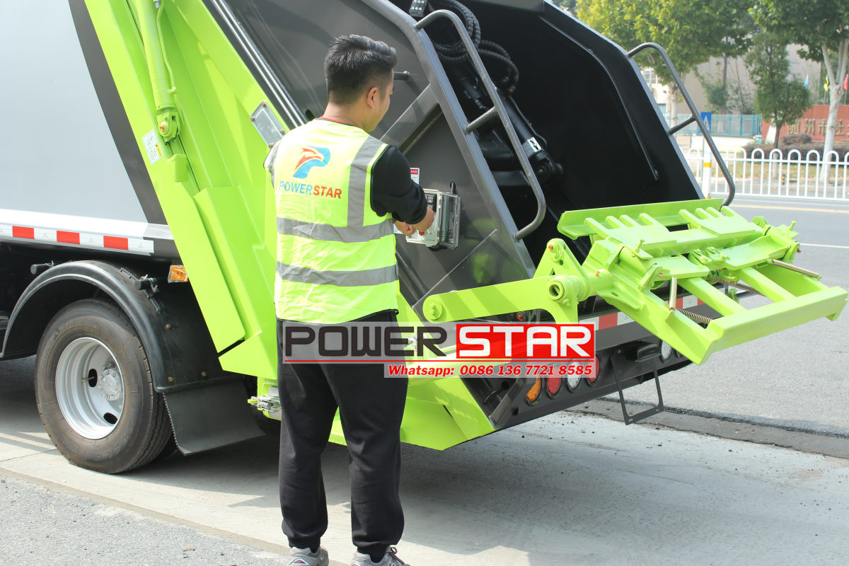waste compactor truck KV100 Isuzu