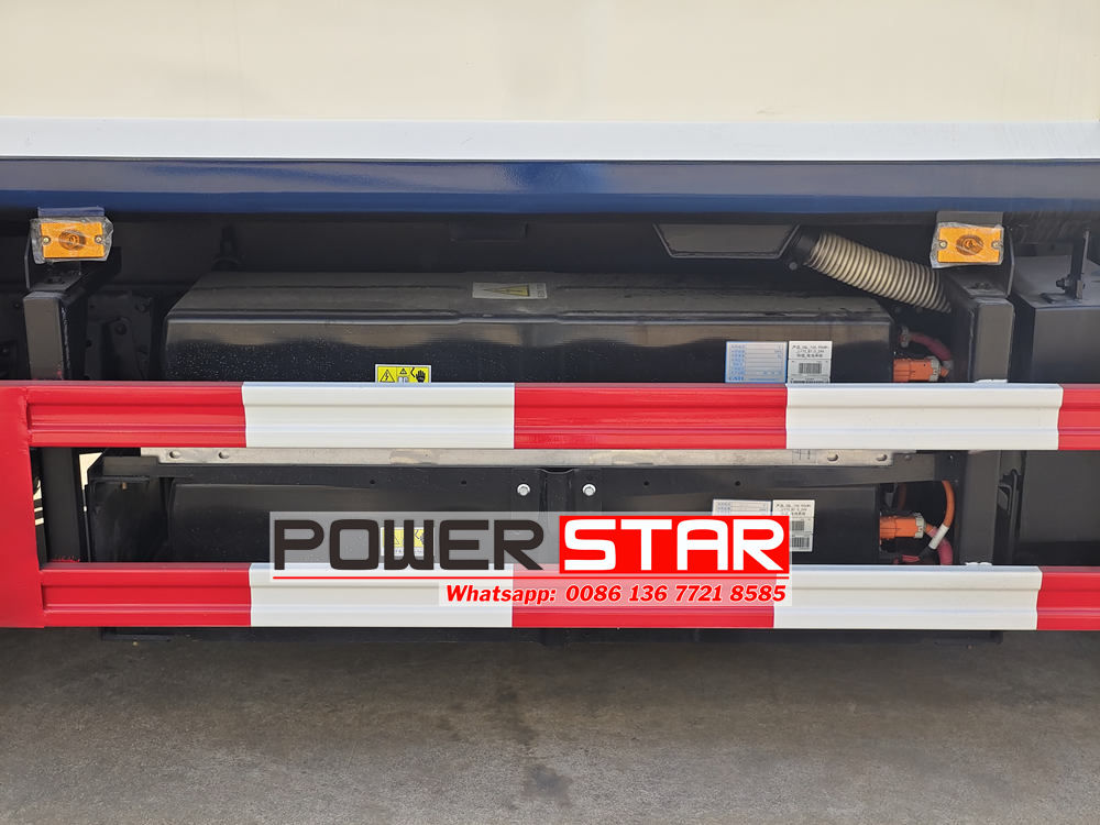 Isuzu EVM600 4x2 electric truck rear loader