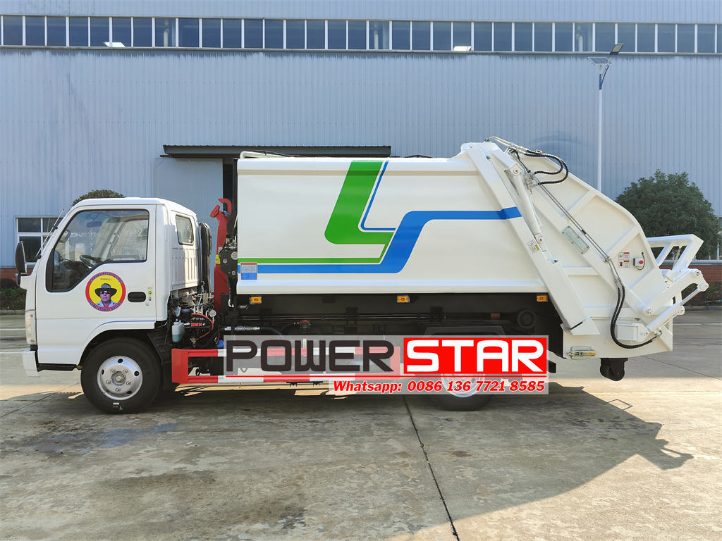 Custom ISUZU hooklift with compactor truck