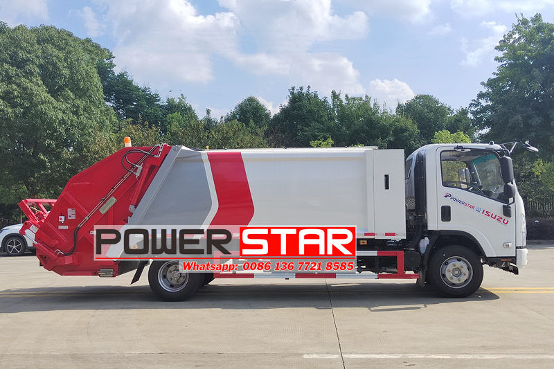 Isuzu back loader garbage truck