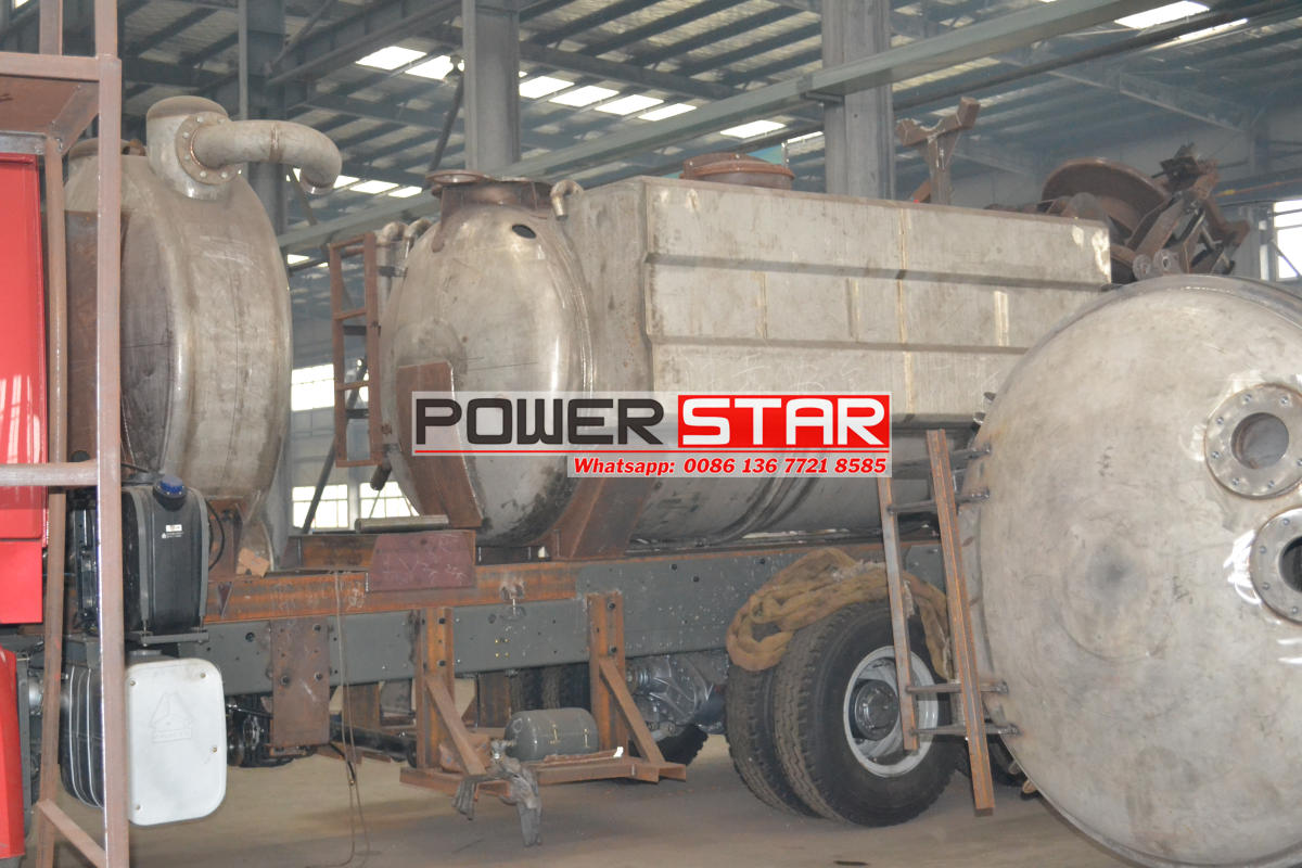 Sand stones Removal vacuum tanker truck Isuzu factory 