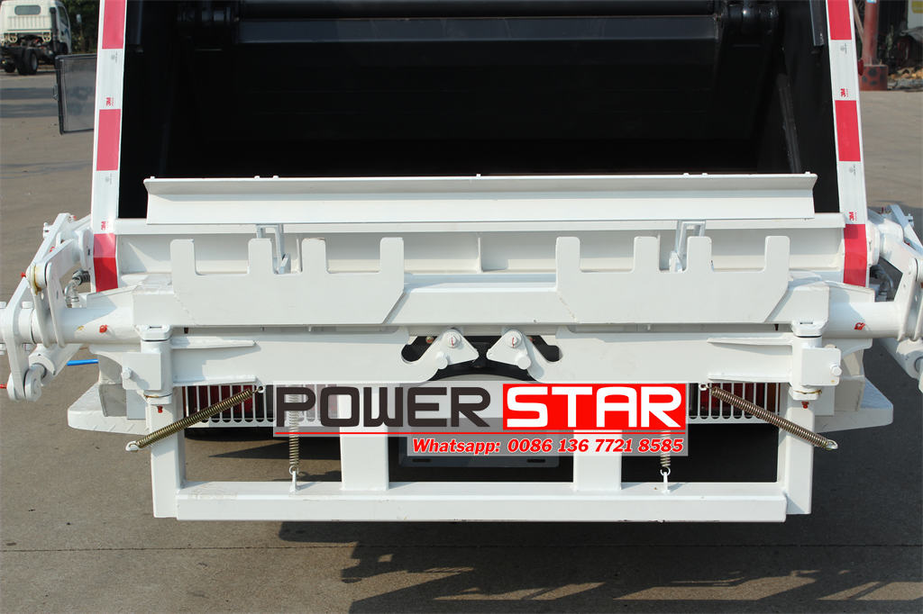 ISUZU 8CBM rear compactor truck