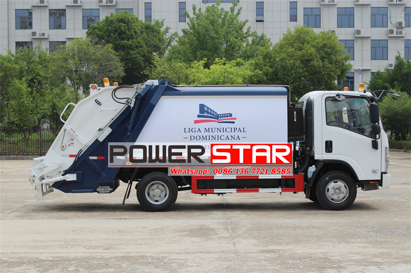 Isuzu 700P 4x2 rear loading garbage truck