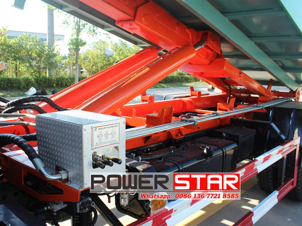 Isuzu container detachable garbage truck