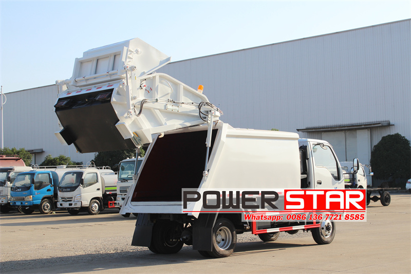 Isuzu 600P 4x4 rear loader compactor truck
