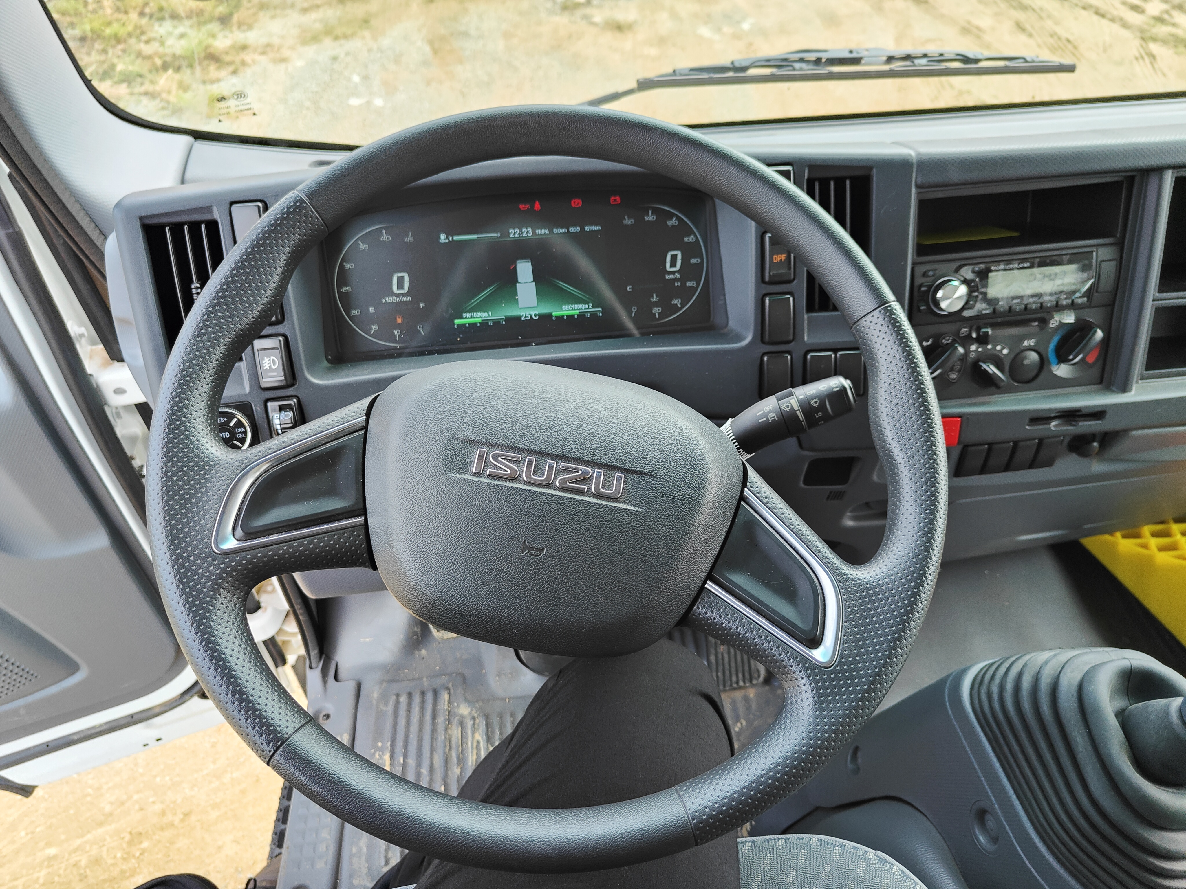 ISUZU 4KK1 enigne cab truck chassis