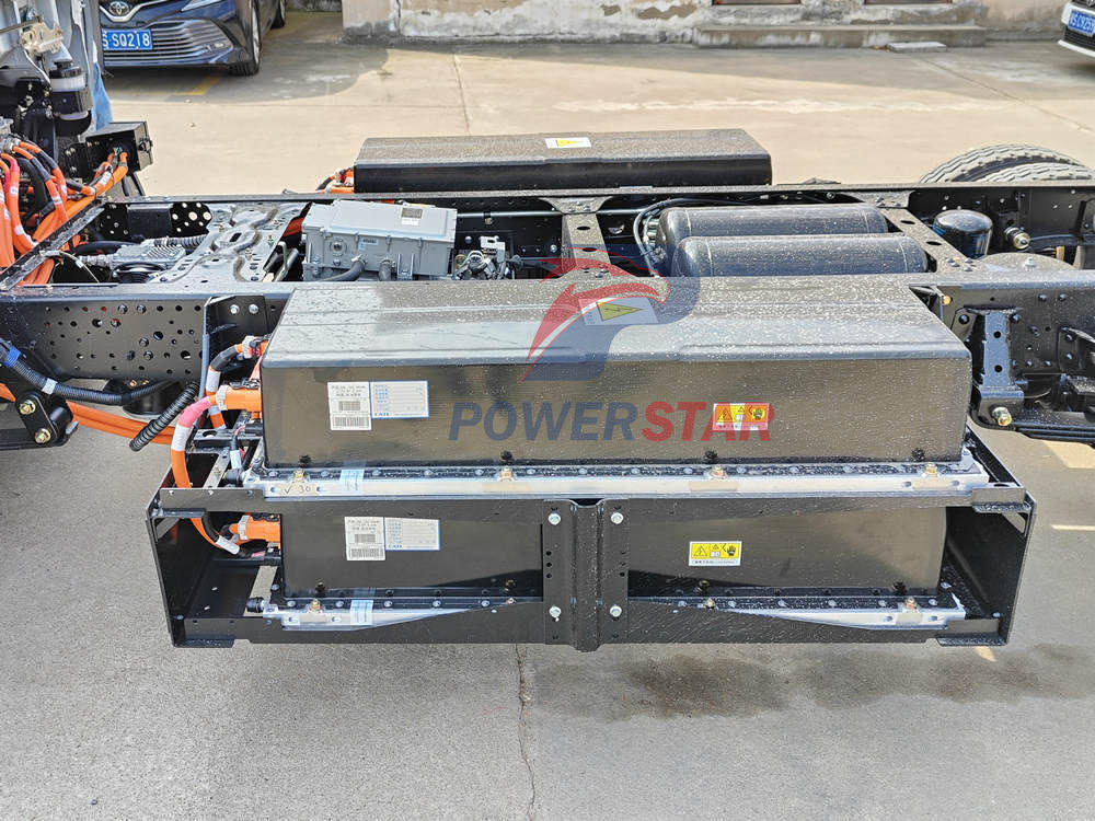 Isuzu EV waste compaction truck