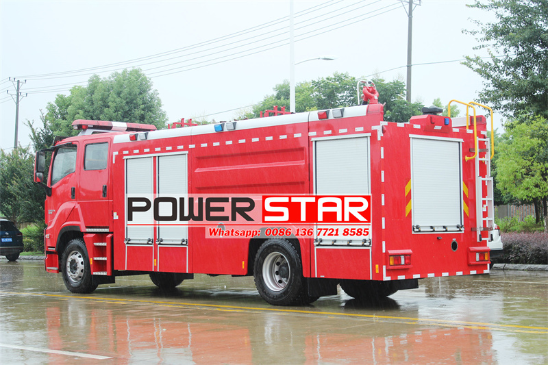 Isuzu FVR GIGA 8cbm water tank fire truck