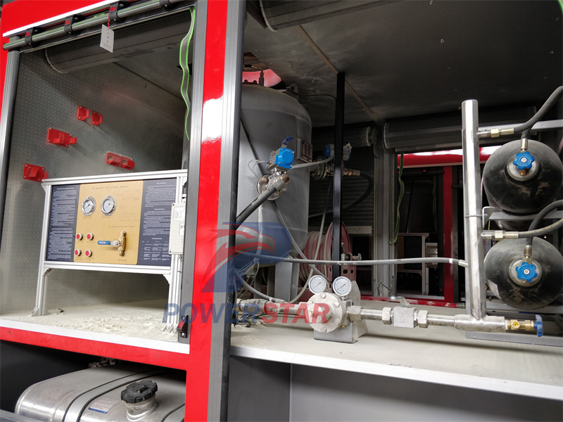 Isuzu 15 cubic meter dry powder foam fire vehicle