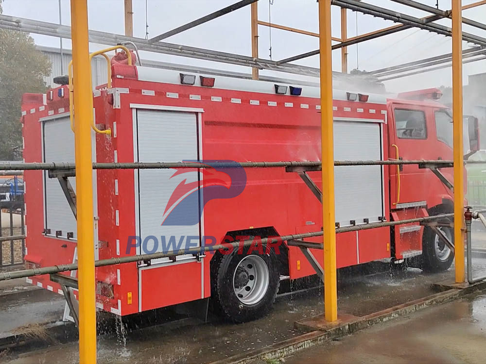 Isuzu fire fighting truck