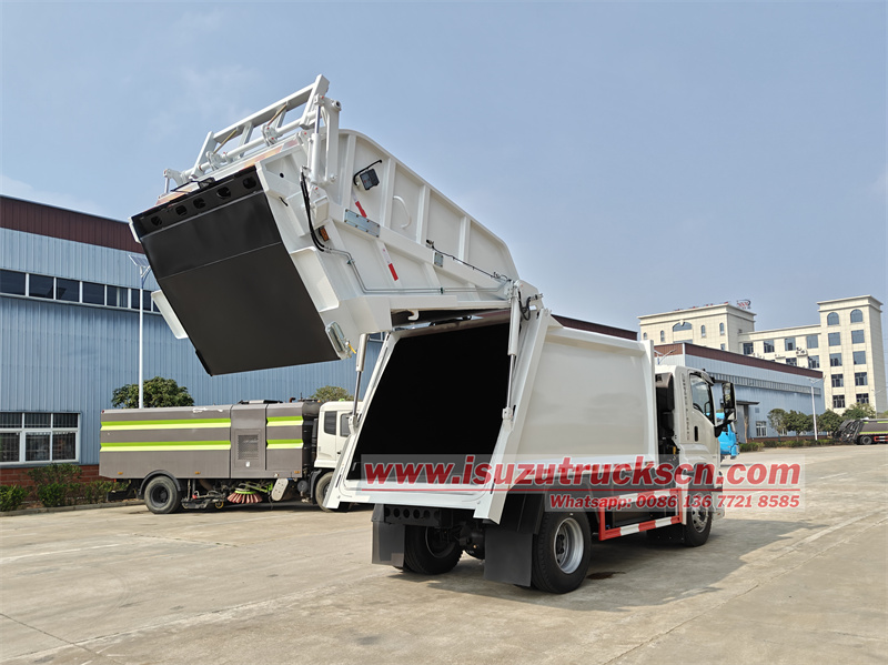 Isuzu FTR 4X2 waste compactor truck