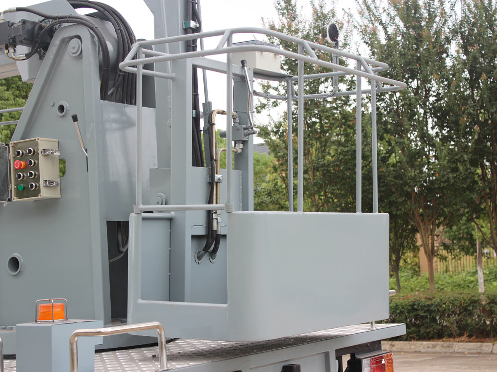 Isuzu KV100 14m aerial working truck