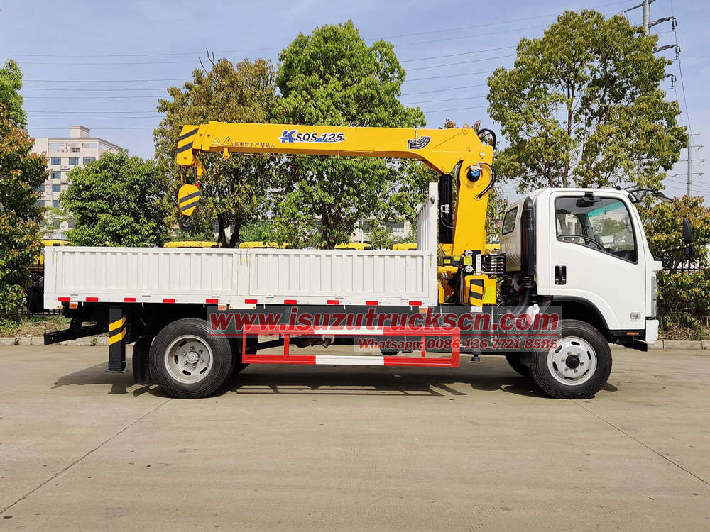 Isuzu truck with crane