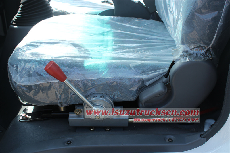 Isuzu 100P bucket truck manlifter