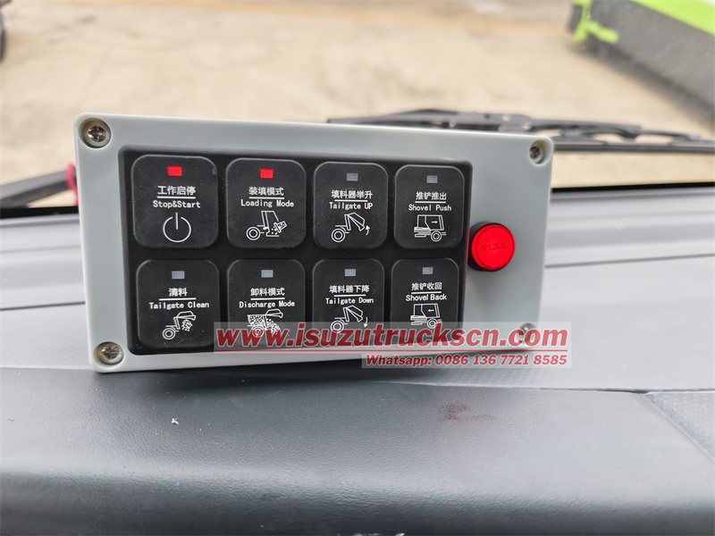 Isuzu 700P 4X4 10cbm rear loader compactor truck