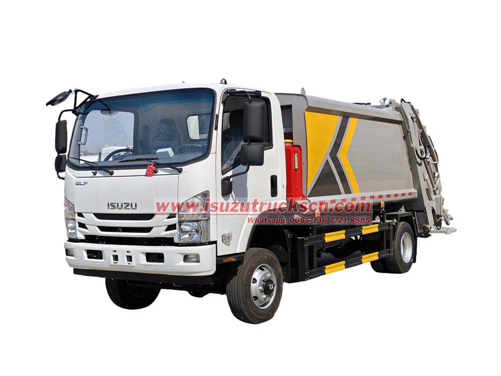 Isuzu 700P 4X4 10cbm rear loader compactor truck