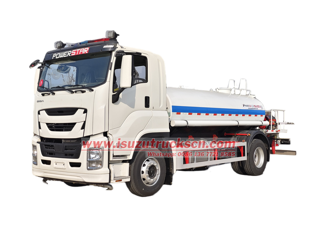 Isuzu FTR 2000 gallon water bowser truck