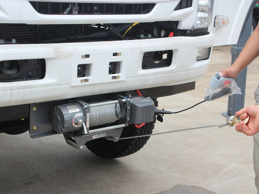 Isuzu 4x4 telescopic aerial truck