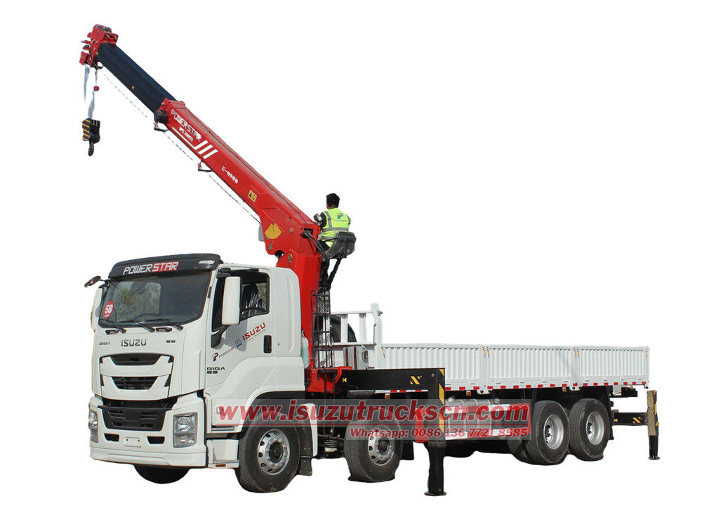 Isuzu telescopic crane truck