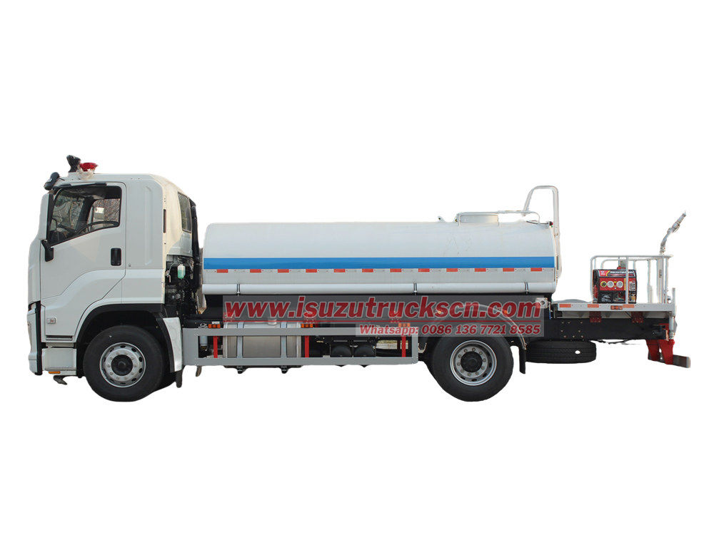 Isuzu water tanker truck