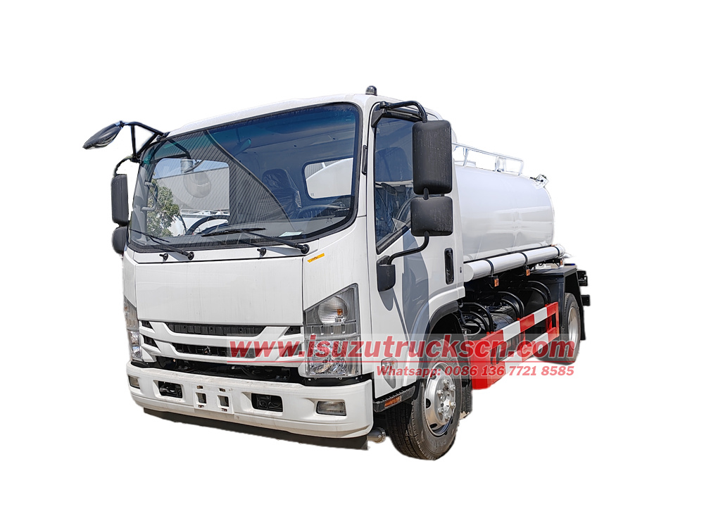 Isuzu 700P 6CBM water sprinkler truck