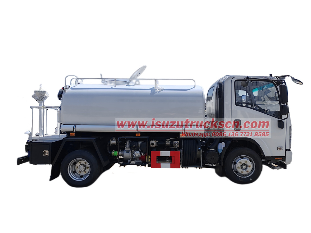 Isuzu ELF 700P 4x2 water spray truck