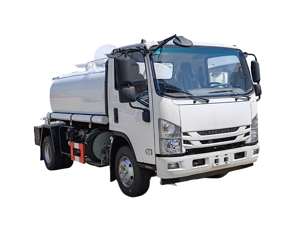 Isuzu NPR road washing water truck (1)
