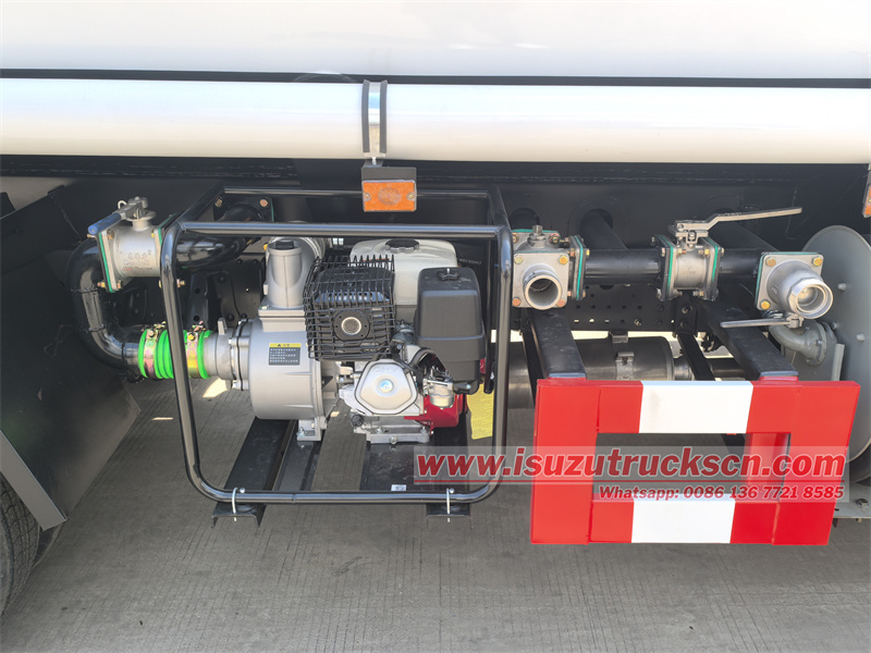 Isuzu 700P 6000L water bowser truck
