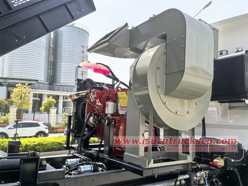 2025 year Isuzu municipal street sweeper truck