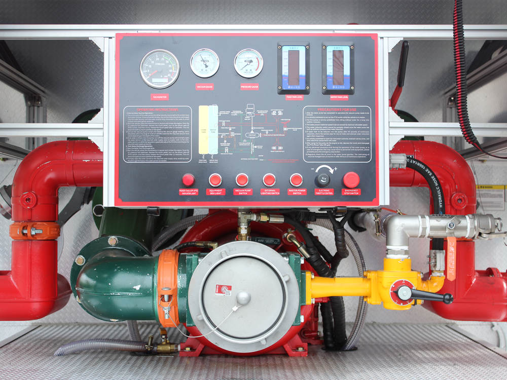 Isuzu FVR 4X2 foam rescue fire tender