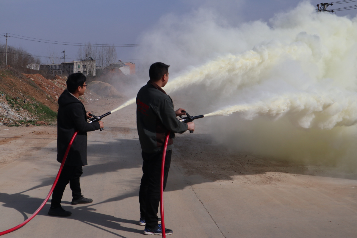 2025 New Isuzu giga Water Foam Dry Powder Fire Truck dry powder test