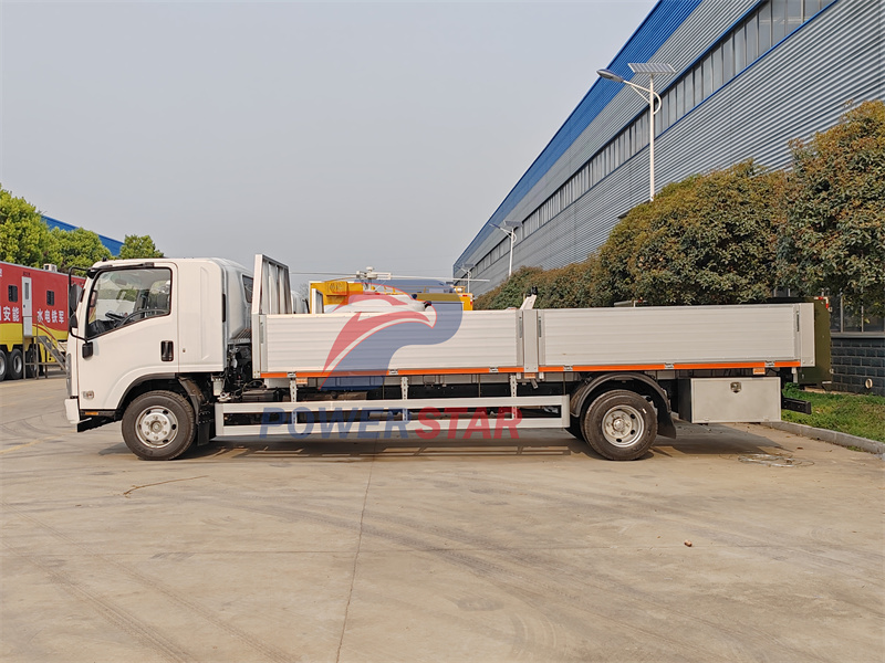 Isuzu NPR 700P cargo truck 