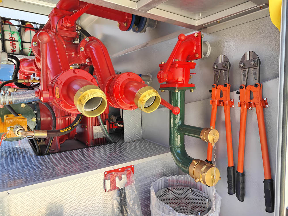 Isuzu fire fighting truck