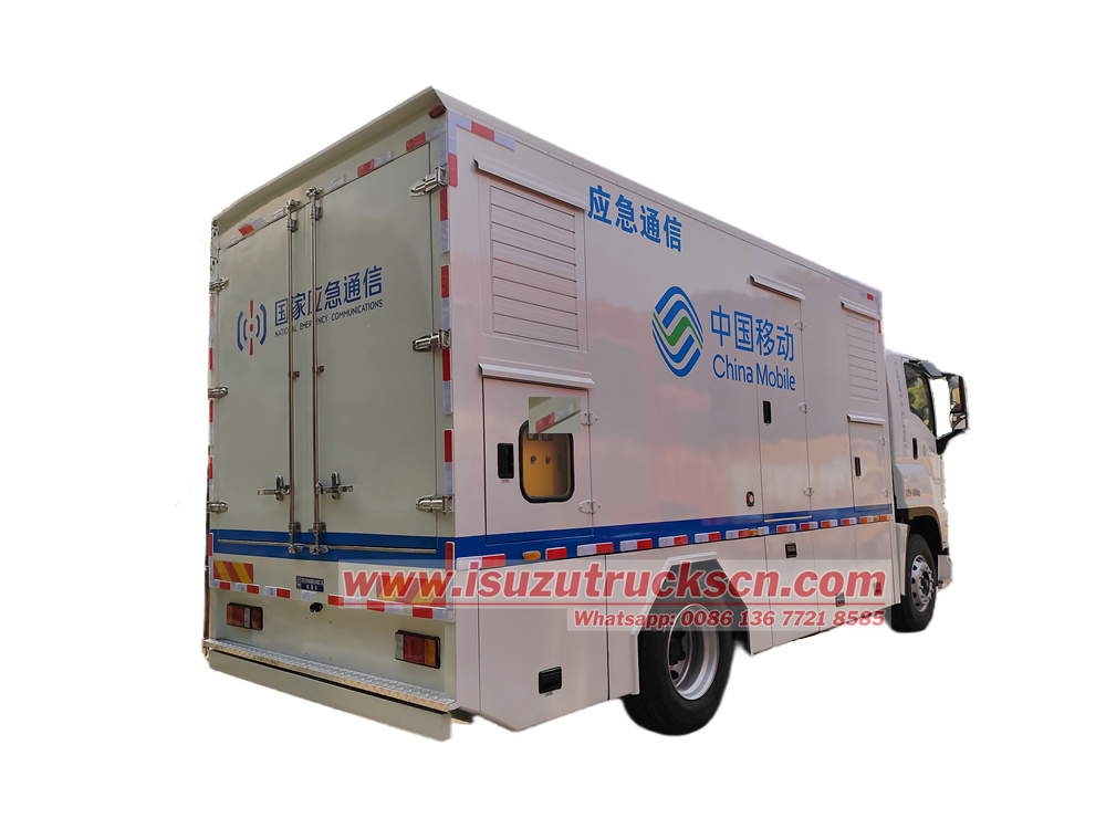 Isuzu FVR emergency response truck 